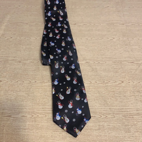 Holiday Tradition Tie - Picture 1 of 4
